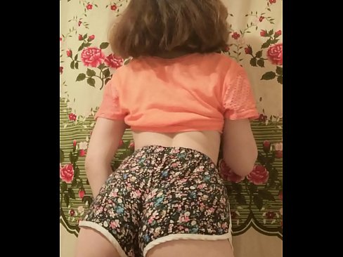❤️ 性感的年轻宝贝在镜头前脱下她的短裤 ️ Sex video❌️❤
