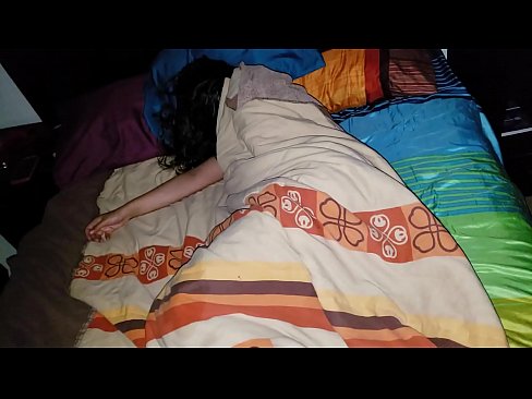 ❤️ 继子在年轻的继母睡觉时责骂她 ️ Sex video❌️❤