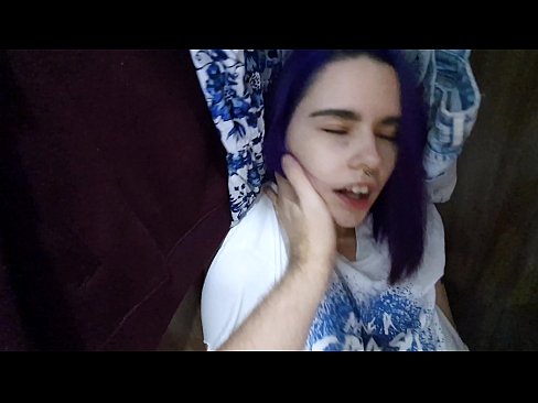 ❤️ 在衣柜里发现我的妹妹并帮助她射精 ️ Sex video❌️❤